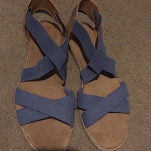 Giani Bernini Flat Sandals! New with price tag.